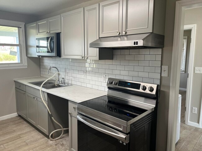 Building Photo - 486 Metz Dr