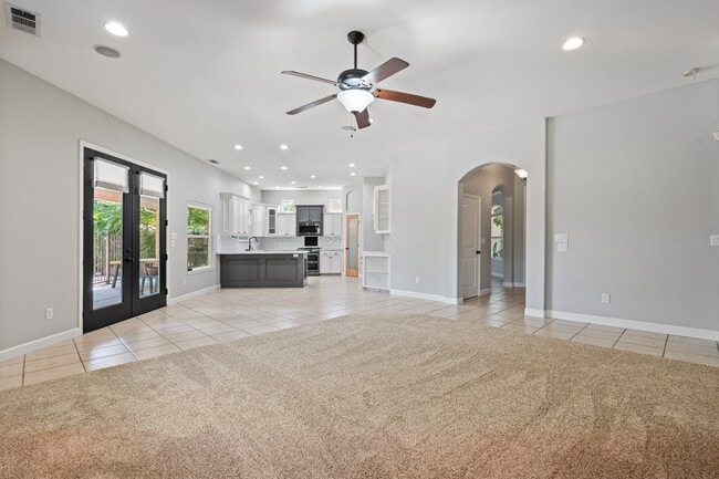 Building Photo - 687 Glenn View Ct