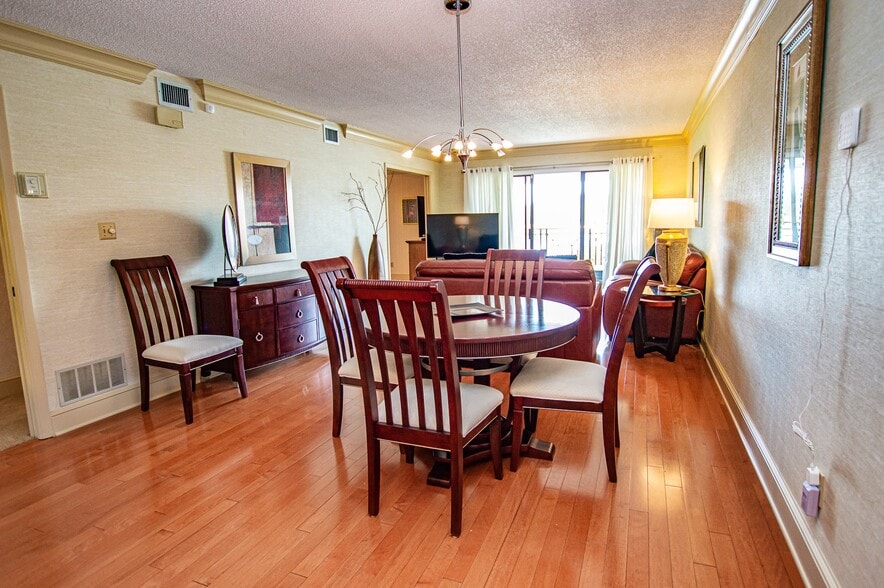 Building Photo - 29200 Bay Hollow Dr
