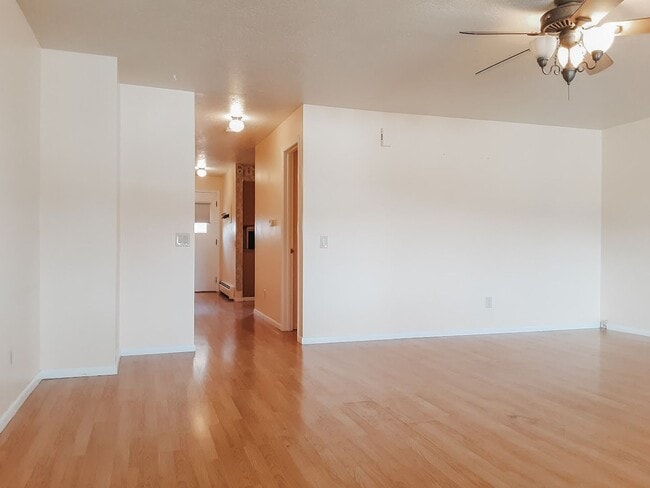Building Photo - UTILITIES INCLUDED! Large 3 bed/ 1.5 bath ...