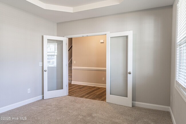 Building Photo - 412 Palisades Dr
