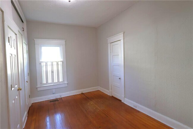 Building Photo - 217 Mountain View St