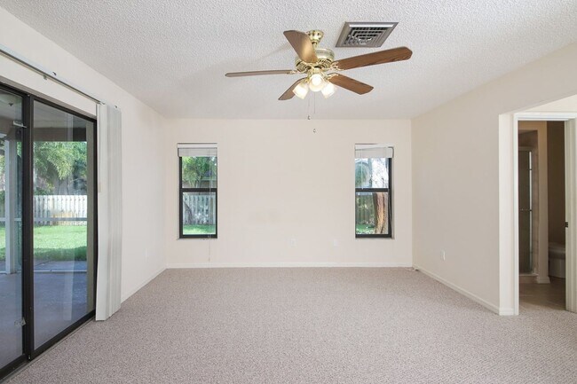 Building Photo - Englewood Annual Pool Home for Rent