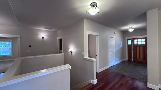 Building Photo - Sign your lease by December 31st and enjoy a $1,000 rent discount applied at move-in!