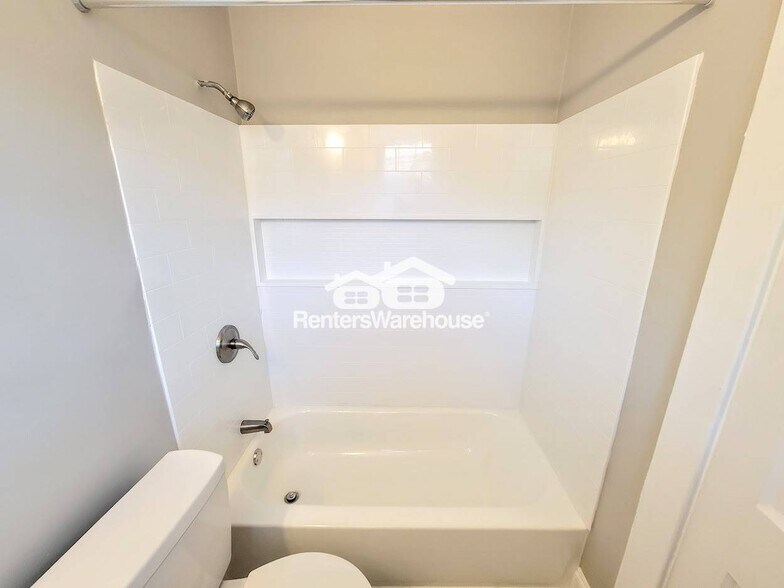 Building Photo - 220 Glendale Ave