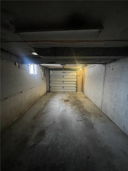 Building Photo - 149 Parkwood Rd