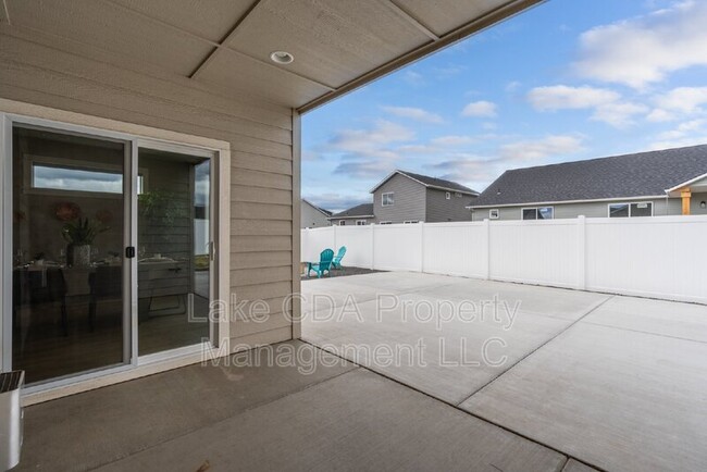 Building Photo - 5673 W Rockingham Dr