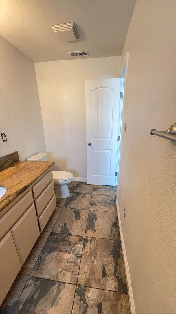 Building Photo - 4 BEDROOM, 3 BATH RANCH STYLE HOME