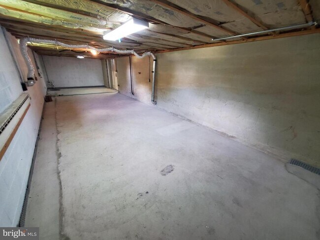 Building Photo - 570 Guldin Rd