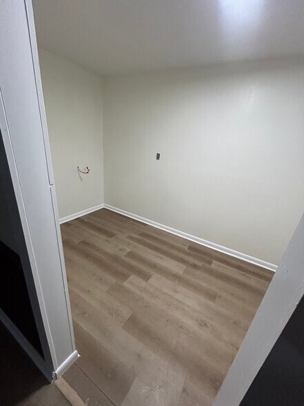 Building Photo - 1423 Woody Dr