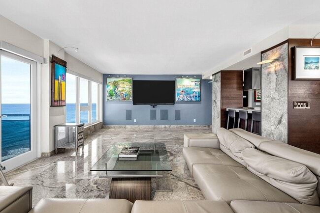 Building Photo - 2066 N Ocean Blvd
