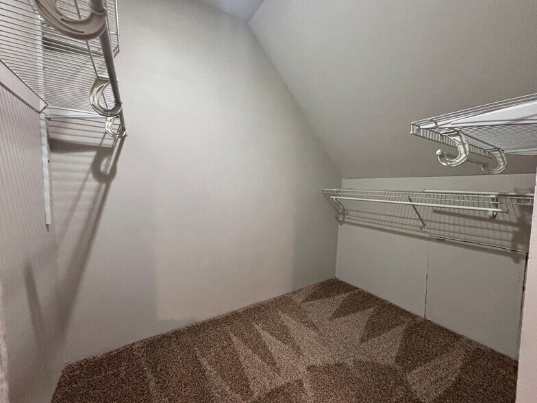 Large Closet - 718 NW 21st Ave