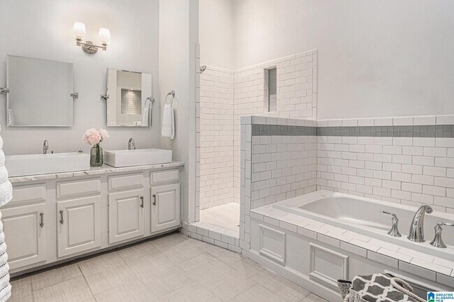 Building Photo - 5539 Hampton Heights Dr