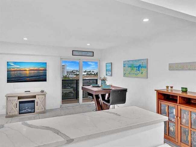 Building Photo - 5100 Dupont Blvd