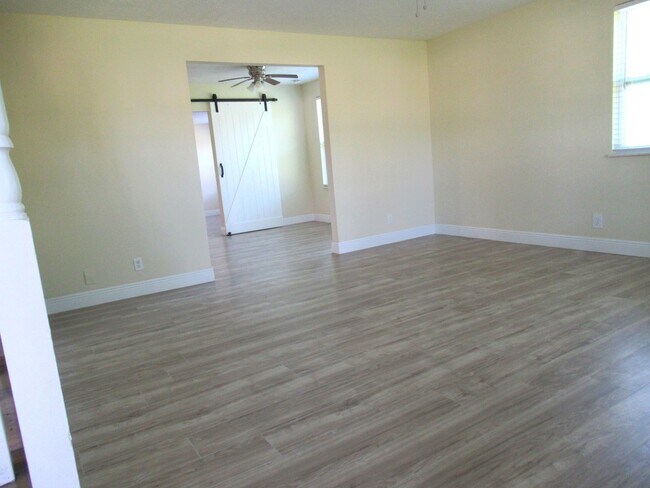 Building Photo - 5310 Palm Dr