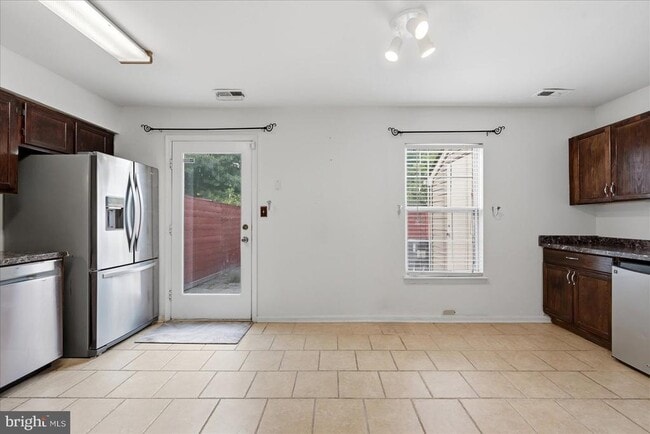 Building Photo - 5129 Dominion Dr