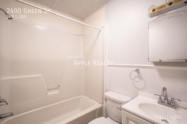 Building Photo - 2400 Green St