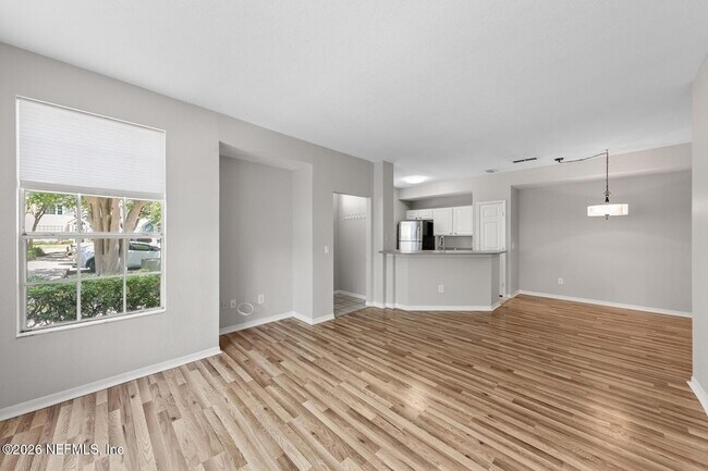 Building Photo - 13703 Richmond Park Dr N