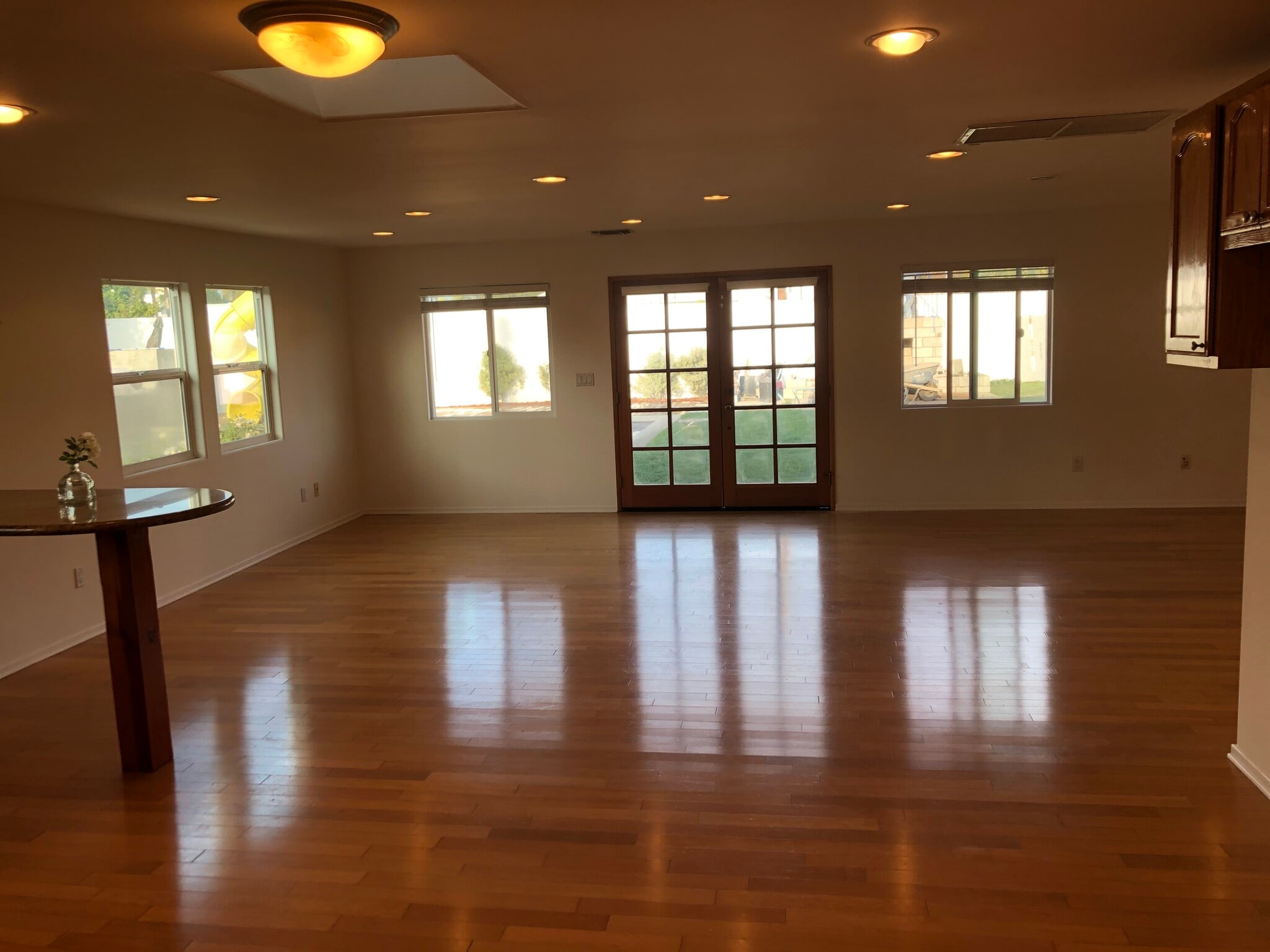 Kitchen opens to office area/family room - 4635 Lindblade Dr