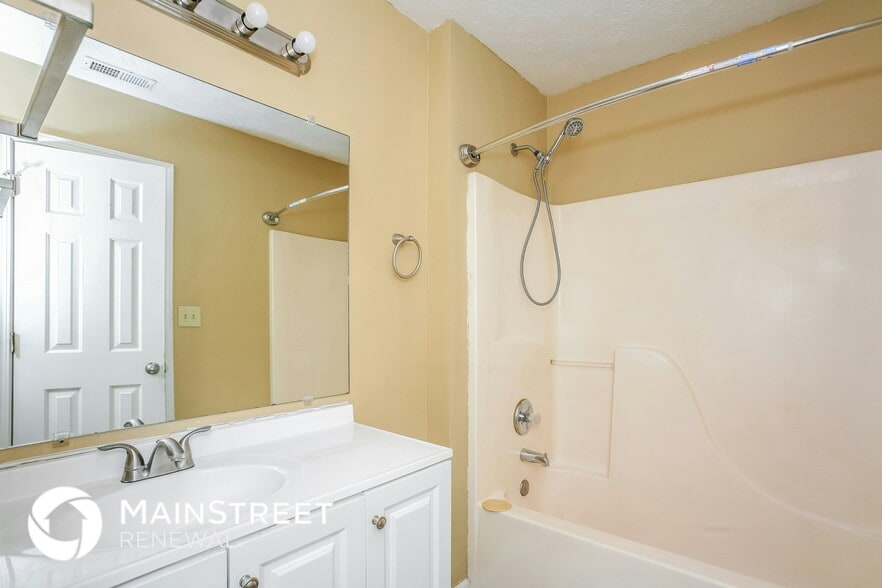 Building Photo - 4906 Clarkson Dr