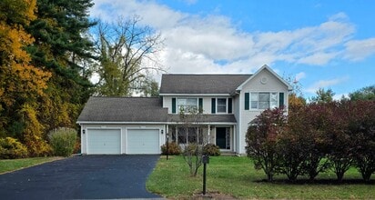 Building Photo - Spacious 3 bed 2.5 Bath Home Ready to Rent! Don’t Miss Out!