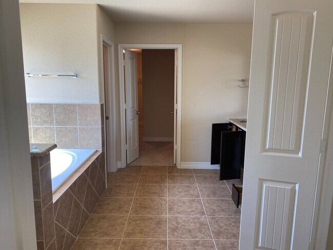 Building Photo - 3101 Christians Tee