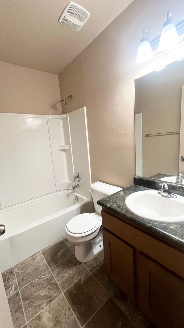 Building Photo - 1019 Village River Ln