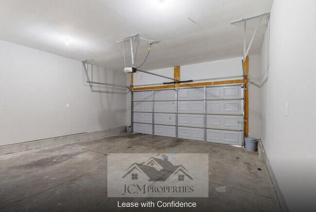 Building Photo - 925 Dawson Creek Way