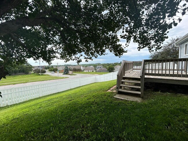 Building Photo - Home For Rent Bellevue.