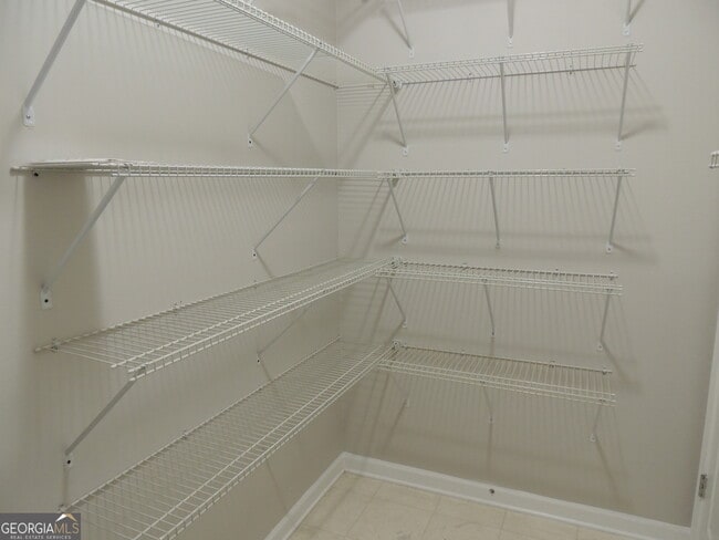 Building Photo - 450 MacLand Dr