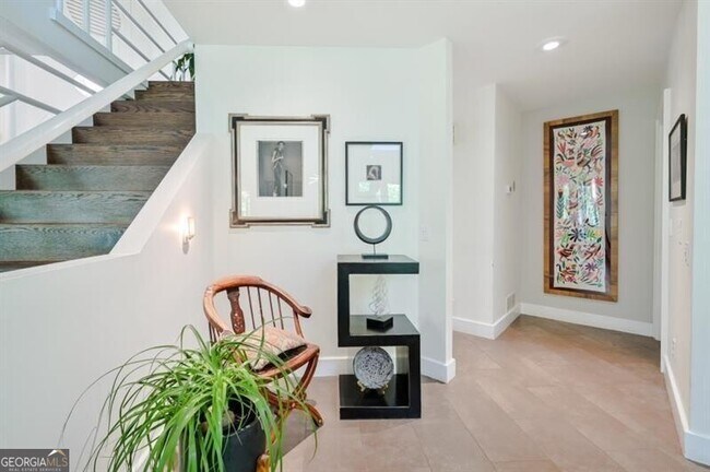 Building Photo - 625 Idlewood Dr NW