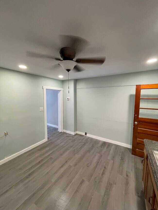 Building Photo - 1416 3rd Ave