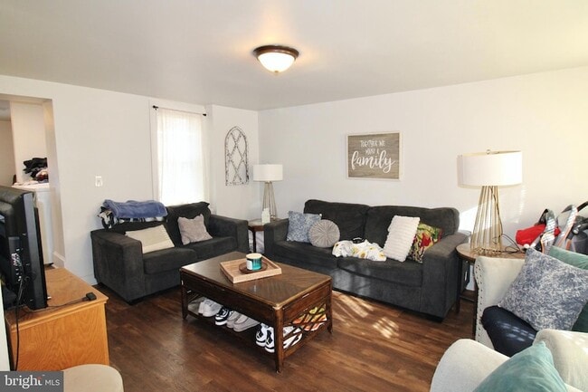 Building Photo - 459 High St