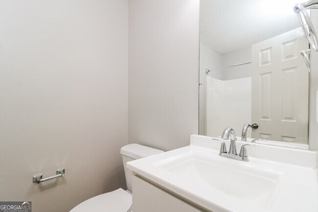 Building Photo - 205 Ashland Manor Dr