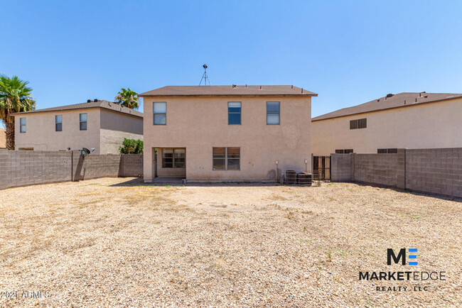 Building Photo - 4Bed/2.5 Bath House in El Mirage! $199 MOV...