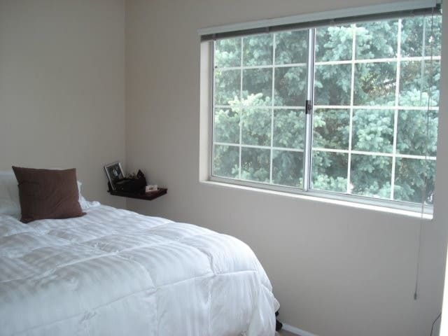 Building Photo - 22 E 600 S