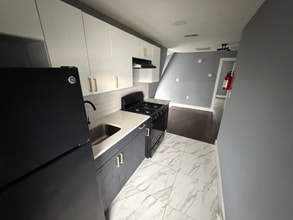 Building Photo - 276 S 11th St