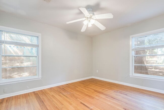 Building Photo - 3302 Hemlock-