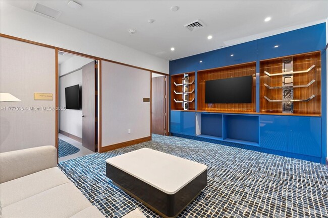 Building Photo - 2655 S Bayshore Dr