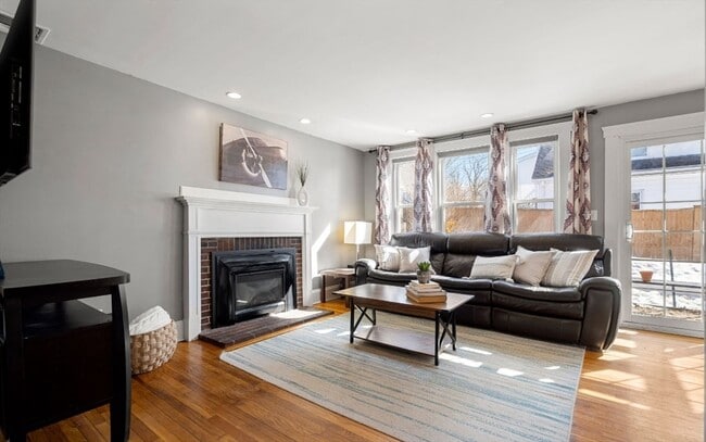 Building Photo - 15 Lexington Terrace