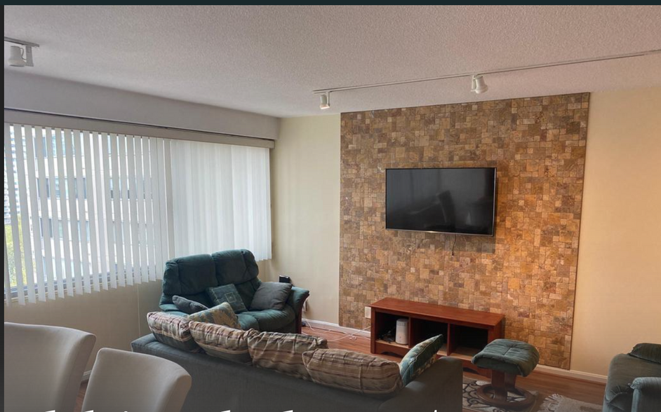 Living Room/Smart TV - 4500 N Park Ave