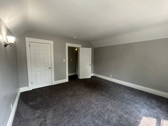 Building Photo - 3 Bedroom 1 Bath House in Davenport