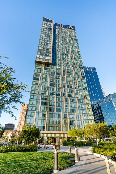 Building Photo - 889 Francisco St