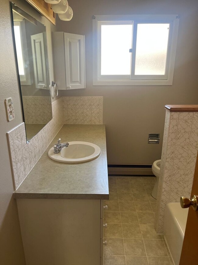 Building Photo - 3-bedroom, 2-bathroom home in the heart of Windsor with Detached Workshop!