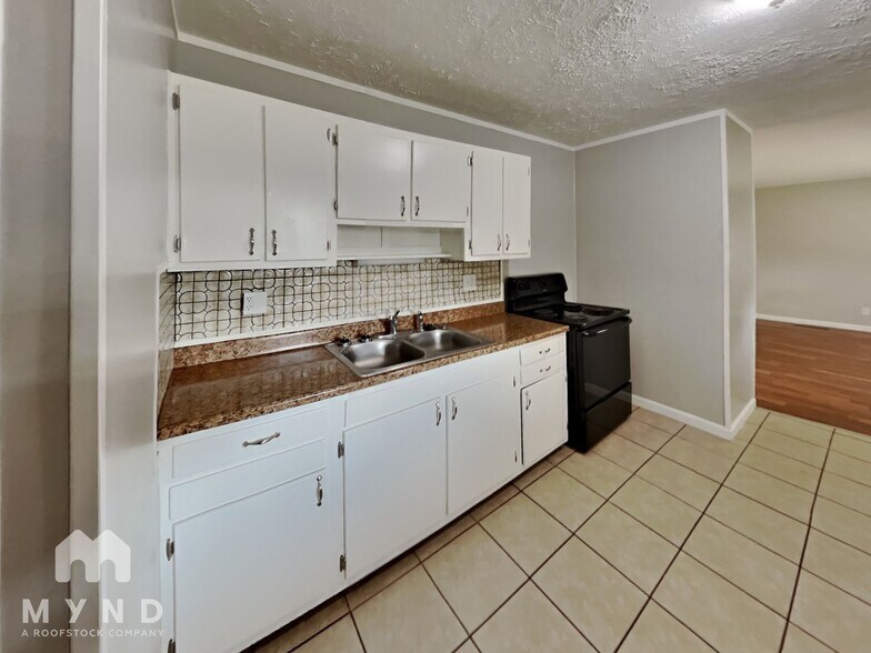 Building Photo - 3049 Bluefield Dr