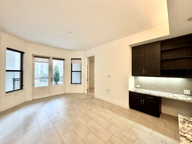 Building Photo - 2303 Mid Ln