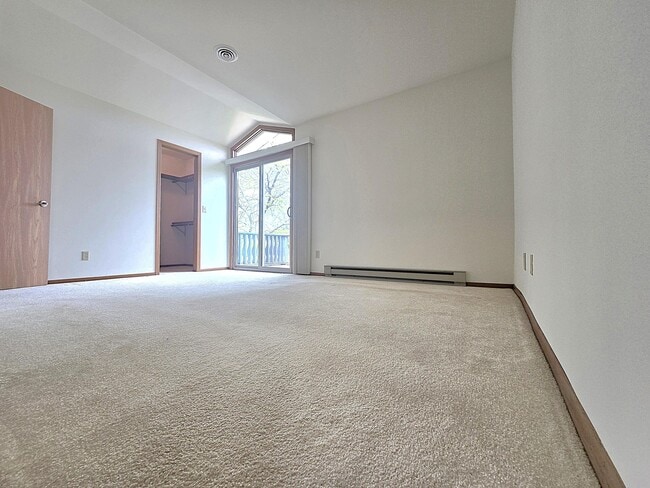 Building Photo - 940 Prairie Dr