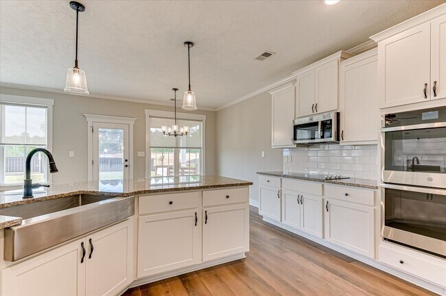 Building Photo - 419 Barrow Ln
