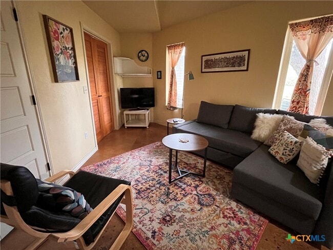 Building Photo - 121 Butler Ln