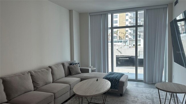 Building Photo - 1120 E Kennedy Blvd